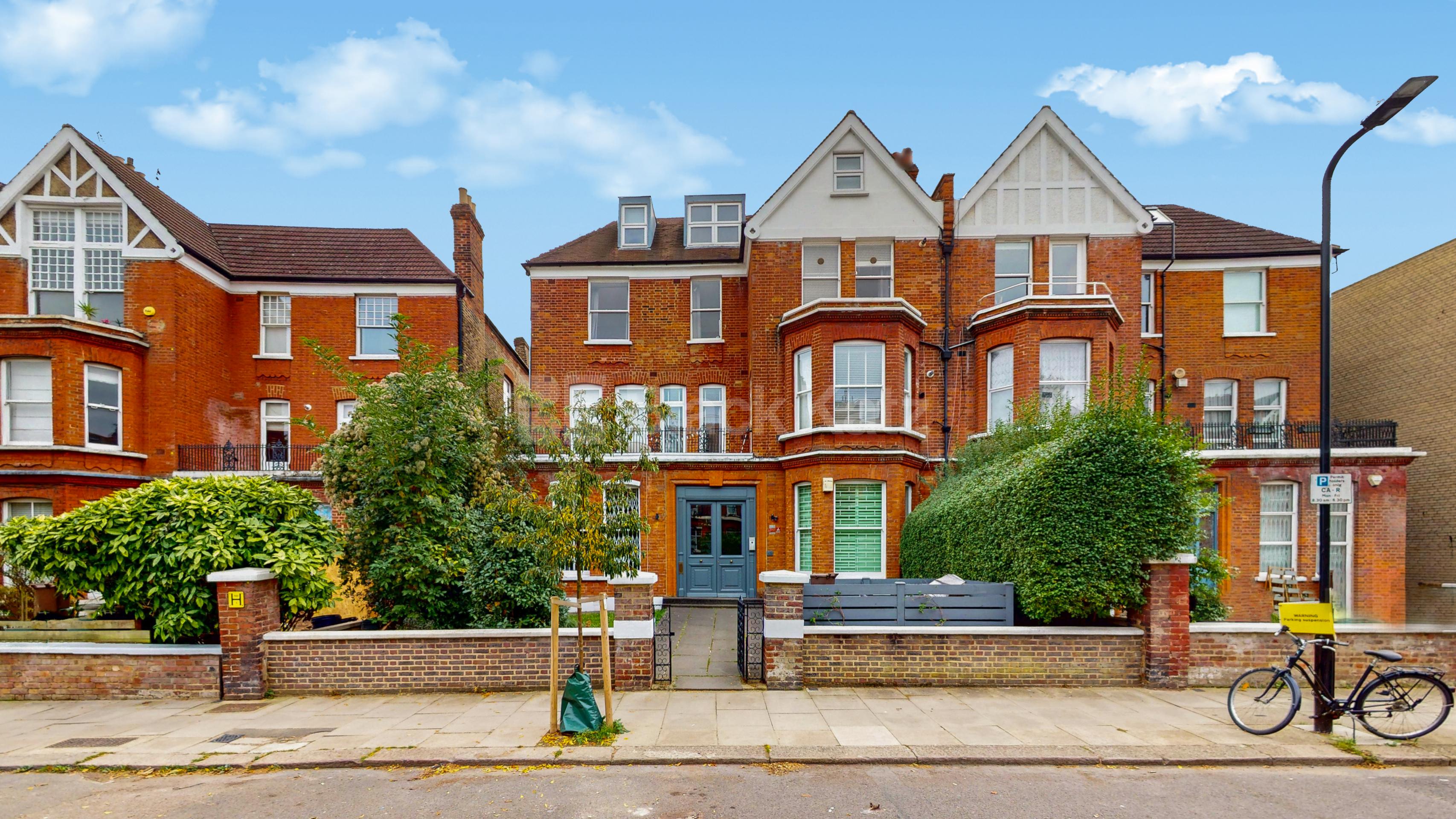 Modern Garden Flat Compayne Gardens, South Hampstead NW6